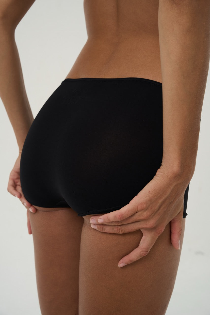 SEAMLESS SHORTS BLACK