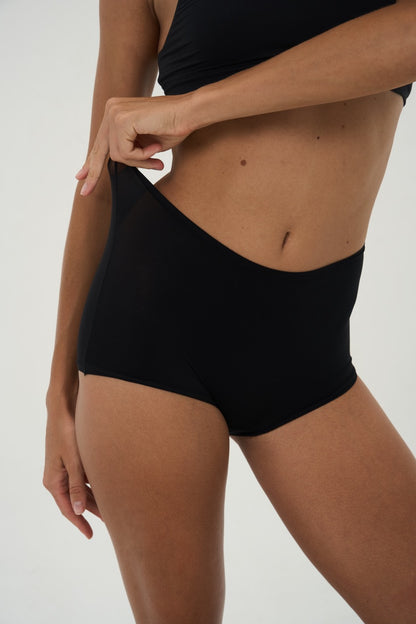 SEAMLESS SHORTS BLACK